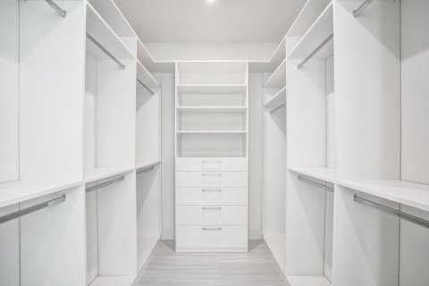 Купить кондоминиум в Лодердейл-бай-те-Си, Флорида 7 комнат, 320.14м2, № 2248110 - фото 24