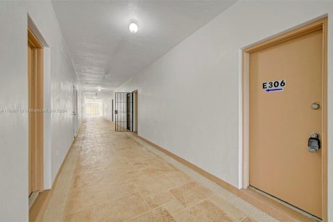 Condominio en venta en Oakland Park, Florida, 2 dormitorios, 78.97 m2 № 1939739 - foto 5