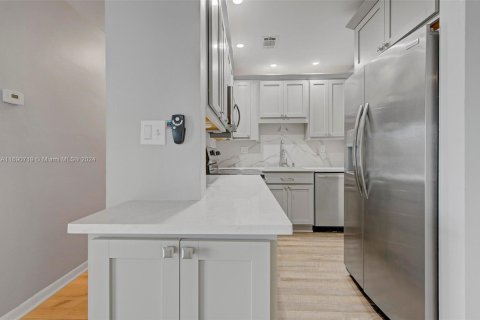 Condominio en venta en Oakland Park, Florida, 2 dormitorios, 78.97 m2 № 1939739 - foto 11