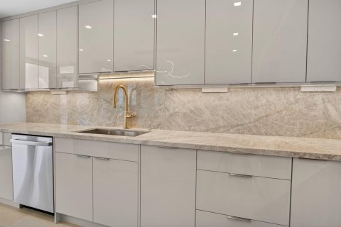 Condo in Boca Raton, Florida, 2 bedrooms № 2187909 - photo 13