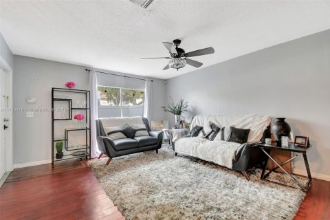 Touwnhouse à vendre à Miramar, Floride: 2 chambres, 107.12 m2 № 1465122 - photo 4