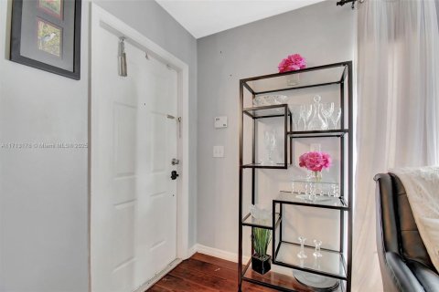 Touwnhouse à vendre à Miramar, Floride: 2 chambres, 107.12 m2 № 1465122 - photo 3