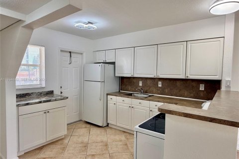 Condominio en alquiler en Aventura, Florida, 1 dormitorio, 74.32 m2 № 1993044 - foto 1