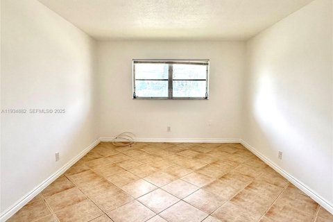 Condominio en alquiler en Aventura, Florida, 1 dormitorio, 74.32 m2 № 1993044 - foto 11