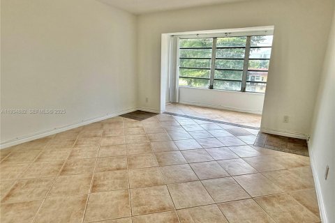 Condominio en alquiler en Aventura, Florida, 1 dormitorio, 74.32 m2 № 1993044 - foto 4