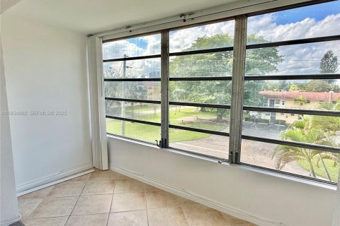 Condominio en alquiler en Aventura, Florida, 1 dormitorio, 74.32 m2 № 1993044 - foto 5