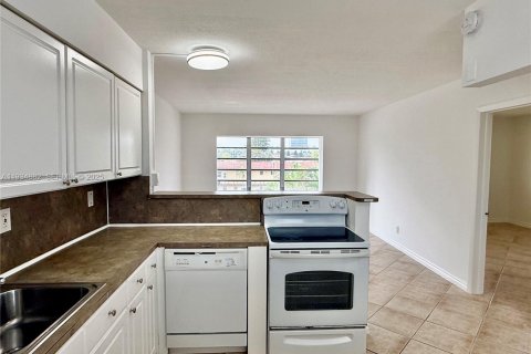 Condominio en alquiler en Aventura, Florida, 1 dormitorio, 74.32 m2 № 1993044 - foto 3