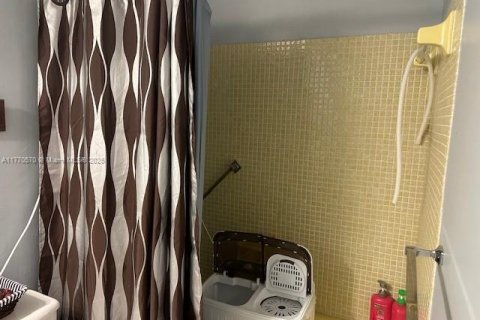 Condo in Sunrise, Florida, 2 bedrooms  № 1867764 - photo 11