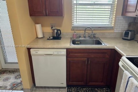 Condo in Sunrise, Florida, 2 bedrooms  № 1867764 - photo 14
