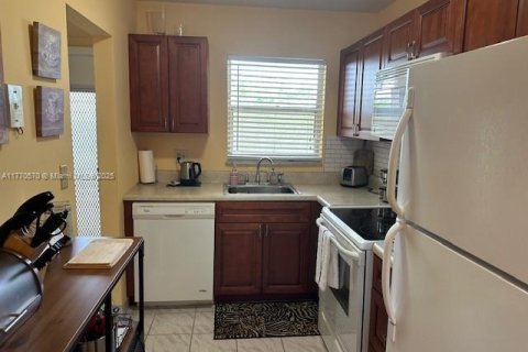Condo in Sunrise, Florida, 2 bedrooms  № 1867764 - photo 15
