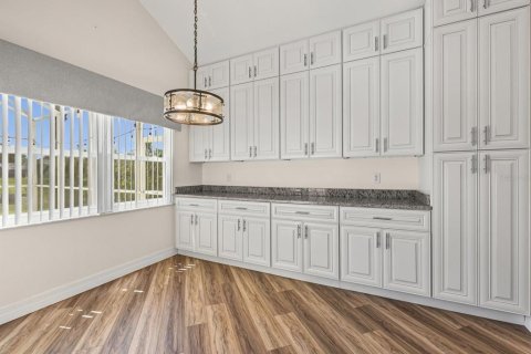 House in Kissimmee, Florida 6 bedrooms, 252.51 sq.m. № 1803229 - photo 13