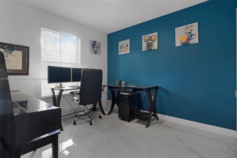 Снять в аренду таунхаус в Мирамар, Флорида 3 спальни, 117.99м2, № 1953184 - фото 30