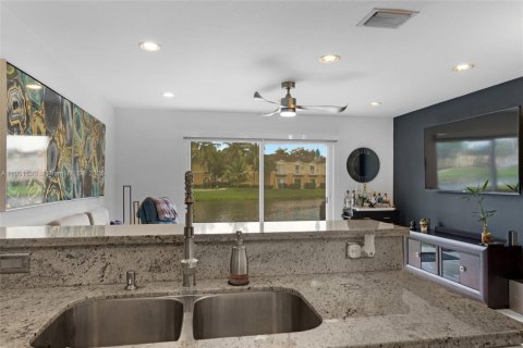 Снять в аренду таунхаус в Мирамар, Флорида 3 спальни, 117.99м2, № 1953184 - фото 4