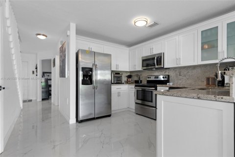 Снять в аренду таунхаус в Мирамар, Флорида 3 спальни, 117.99м2, № 1953184 - фото 14