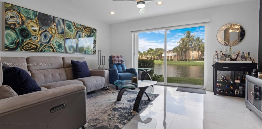 Таунхаус в Мирамар, Флорида 3 спальни, 117.99м2 № 1953184