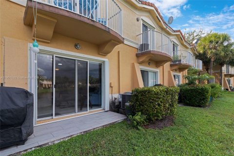 Снять в аренду таунхаус в Мирамар, Флорида 3 спальни, 117.99м2, № 1953184 - фото 8