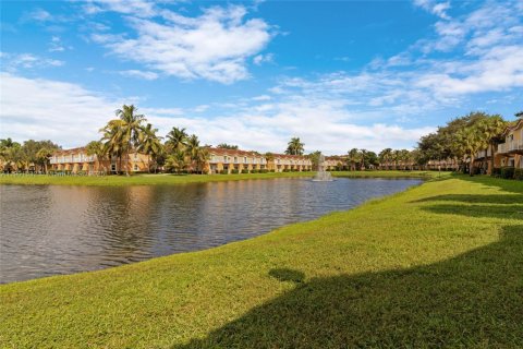 Снять в аренду таунхаус в Мирамар, Флорида 3 спальни, 117.99м2, № 1953184 - фото 11