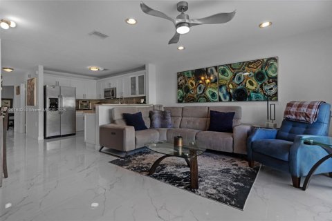 Снять в аренду таунхаус в Мирамар, Флорида 3 спальни, 117.99м2, № 1953184 - фото 6