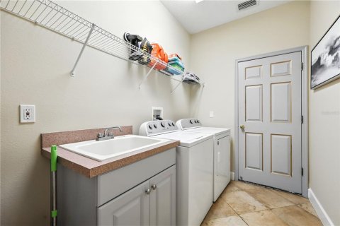 Casa en alquiler en Orlando, Florida, 4 dormitorios, 331.75 m2 № 1918057 - foto 20