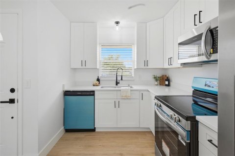 Duplex à vendre à Orlando, Floride: 3 chambres, 90.12 m2 № 2416825 - photo 5