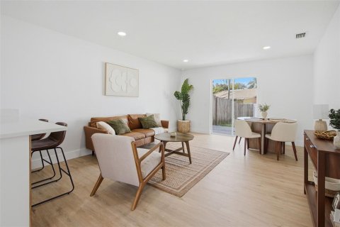 Duplex à vendre à Orlando, Floride: 3 chambres, 90.12 m2 № 2416825 - photo 9