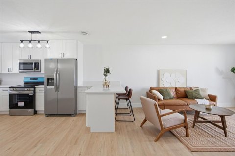 Duplex à vendre à Orlando, Floride: 3 chambres, 90.12 m2 № 2416825 - photo 3