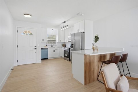 Duplex à vendre à Orlando, Floride: 3 chambres, 90.12 m2 № 2416825 - photo 10