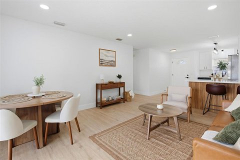 Duplex à vendre à Orlando, Floride: 3 chambres, 90.12 m2 № 2416825 - photo 11