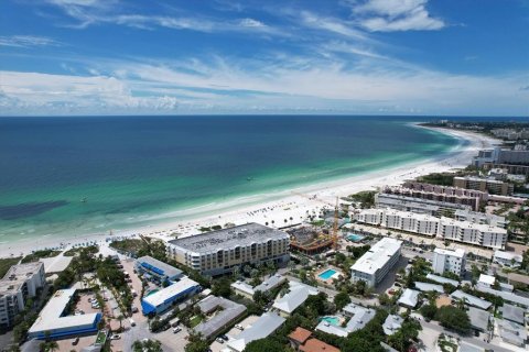 Condo in Sarasota, Florida, 2 bedrooms  № 2298774 - photo 4