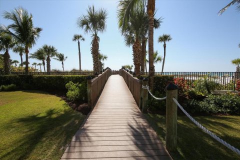 Condo in Sarasota, Florida, 2 bedrooms  № 2298774 - photo 8