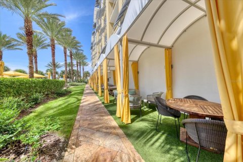 Condo in Sarasota, Florida, 2 bedrooms  № 2298774 - photo 9