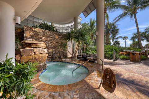 Condo in Sarasota, Florida, 2 bedrooms  № 2298774 - photo 2