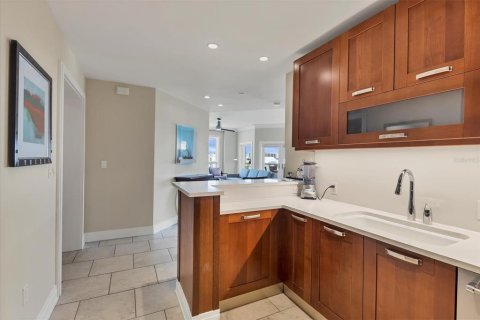 Condo in Sarasota, Florida, 2 bedrooms  № 2298774 - photo 19