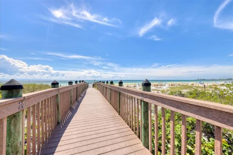 Condo in Sarasota, Florida, 2 bedrooms  № 2298774 - photo 7