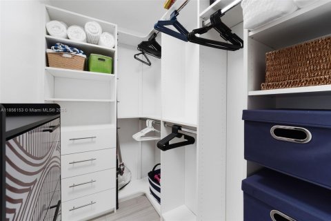 Снять в аренду кондоминиум в Майами-Бич, Флорида 2 спальни, 66.89м2, № 1881807 - фото 19