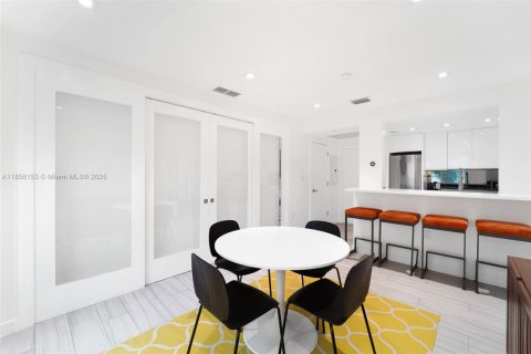 Снять в аренду кондоминиум в Майами-Бич, Флорида 2 спальни, 66.89м2, № 1881807 - фото 14