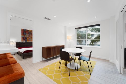 Снять в аренду кондоминиум в Майами-Бич, Флорида 2 спальни, 66.89м2, № 1881807 - фото 2