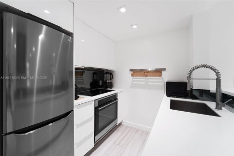 Снять в аренду кондоминиум в Майами-Бич, Флорида 2 спальни, 66.89м2, № 1881807 - фото 5