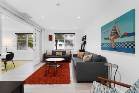 Снять в аренду кондоминиум в Майами-Бич, Флорида 2 спальни, 66.89м2, № 1881807 - фото 3