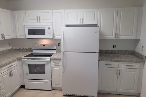 Кондоминиум с 3 спальнями в Помпано-Бич, Флорида № 2045414