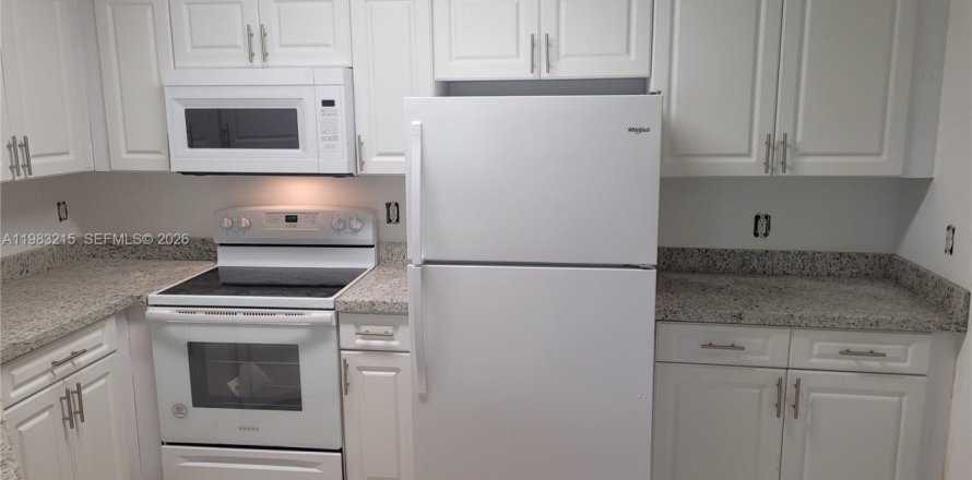 Кондоминиум с 3 спальнями в Помпано-Бич, Флорида № 2045414