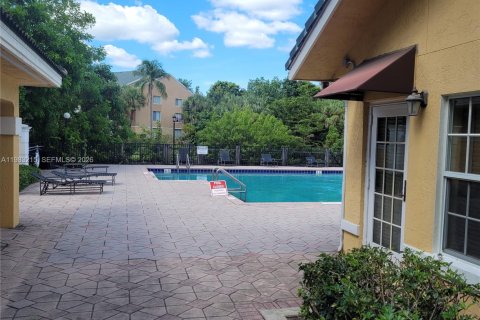 Снять в аренду кондоминиум в Помпано-Бич, Флорида 3 спальни, 108.7м2, № 2045414 - фото 30