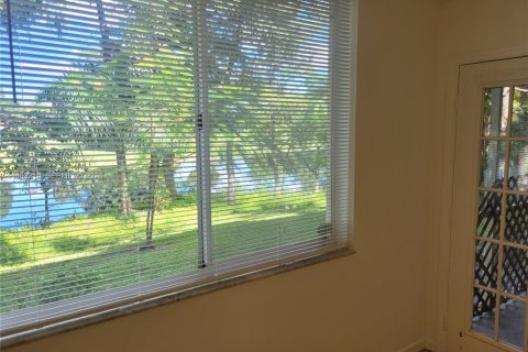 Снять в аренду кондоминиум в Помпано-Бич, Флорида 3 спальни, 108.7м2, № 2045414 - фото 11