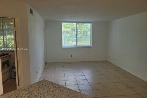 Снять в аренду кондоминиум в Помпано-Бич, Флорида 3 спальни, 108.7м2, № 2045414 - фото 7