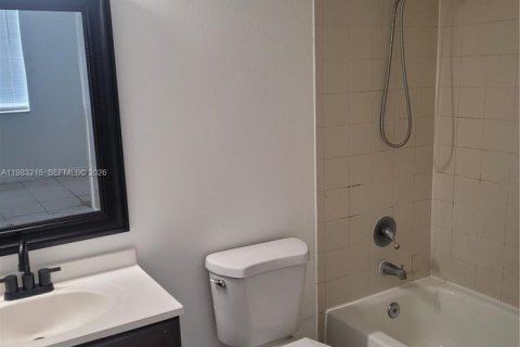 Снять в аренду кондоминиум в Помпано-Бич, Флорида 3 спальни, 108.7м2, № 2045414 - фото 22