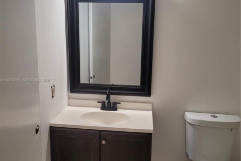 Снять в аренду кондоминиум в Помпано-Бич, Флорида 3 спальни, 108.7м2, № 2045414 - фото 21