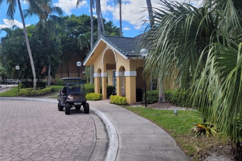 Снять в аренду кондоминиум в Помпано-Бич, Флорида 3 спальни, 108.7м2, № 2045414 - фото 29