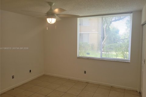 Снять в аренду кондоминиум в Помпано-Бич, Флорида 3 спальни, 108.7м2, № 2045414 - фото 8