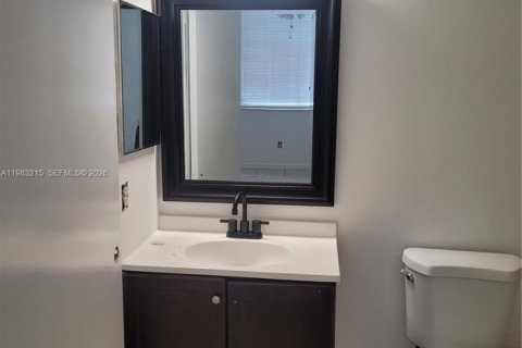 Снять в аренду кондоминиум в Помпано-Бич, Флорида 3 спальни, 108.7м2, № 2045414 - фото 23