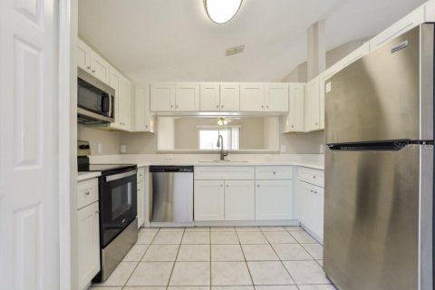 Villa ou maison à louer à Lake Mary, Floride: 3 chambres, 147.53 m2 № 1826169 - photo 7